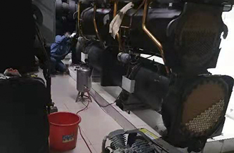 30HXC-350B螺杆机进水维修